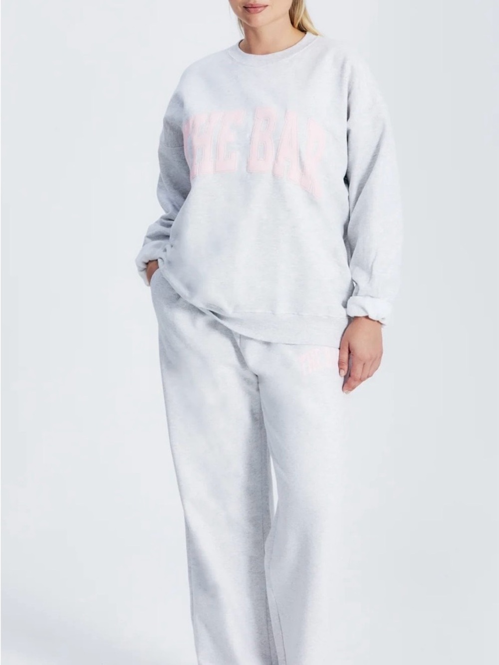 THE BAR VARSITY SWEATSHIRT LT HEATHER GREY/BLUSH